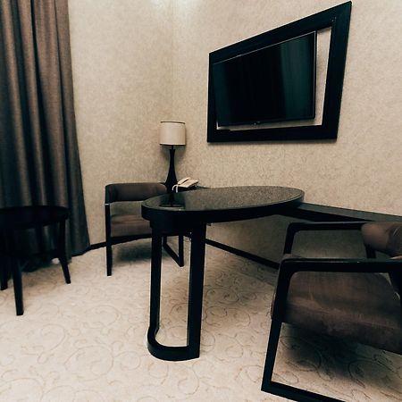 Hotel Avinion Ussuriysk Bagian luar foto